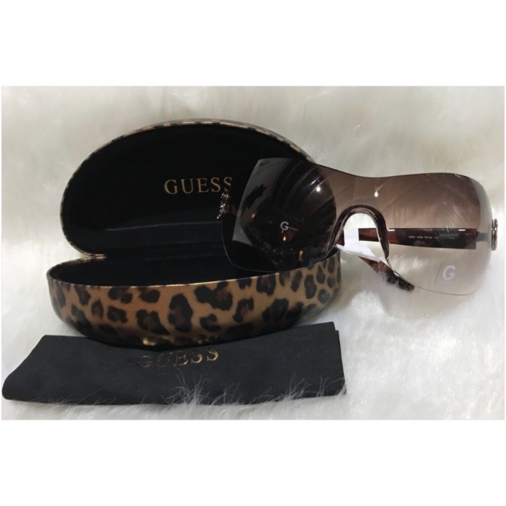 COPY - Guess sunglasses new with tags